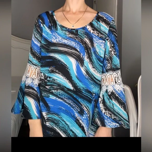 Blue patterned blouse - Picture 8 of 10